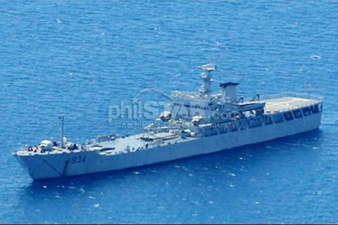 Hình ảnh tàu đổ bộ 934 của Hải quân Trung Quốc trong quần đảo Trường Sa do máy bay trinh sát của Philippines chụp được.